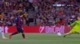 Šance v utkání Barcelona - Bayern: Suárez neprostřelil Neuera (12. min.)