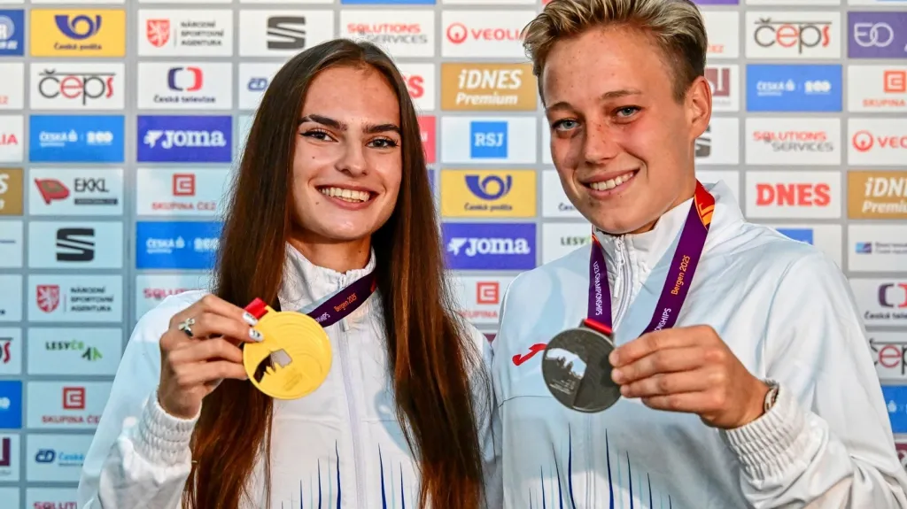 Karolína Maňasová a Petra Sičaková