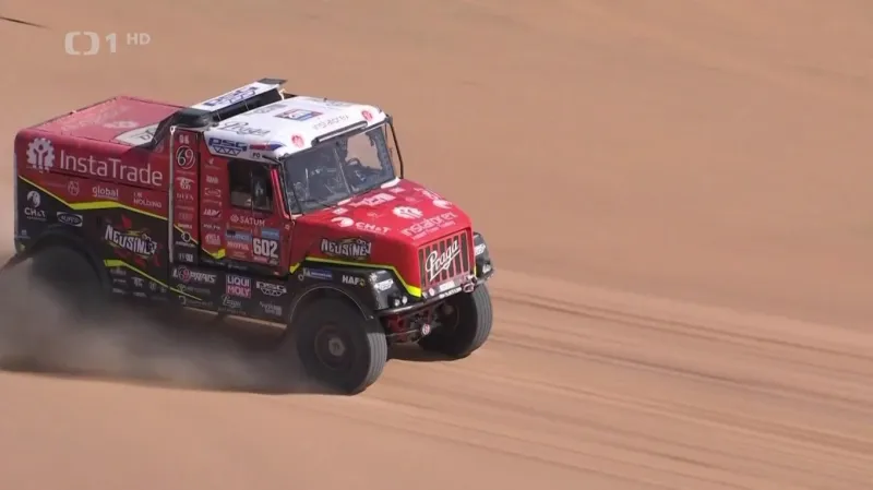 Loprais se vrátil na druhé místo, Macík drží téměř dvouhodinový náskok