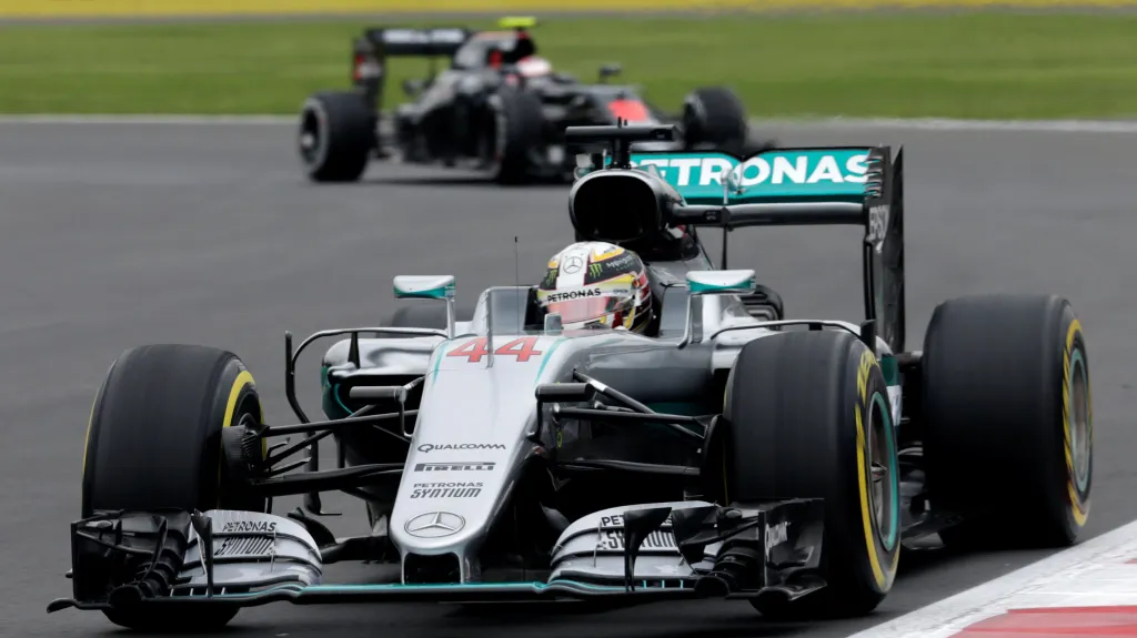 Lewis Hamilton během kvalifikace v Mexiku