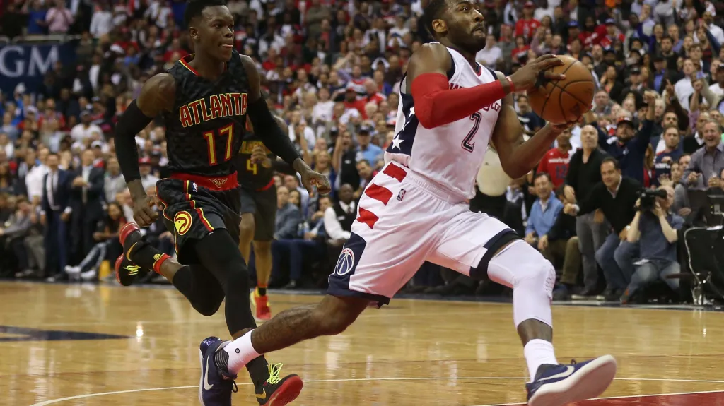 John Wall z Washingtonu zakončuje v utkání s Atlantou