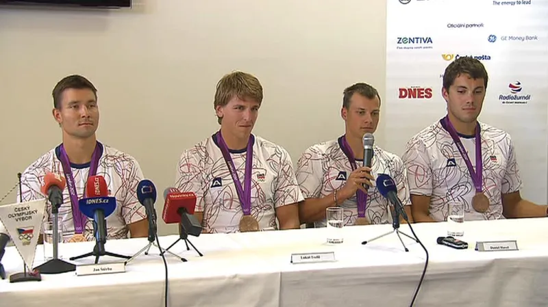 Členové čtyřkajaku už jsou v ČR