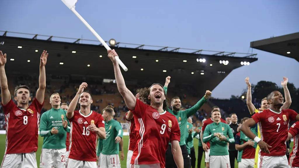 Slavící fotbalisté Maďarska