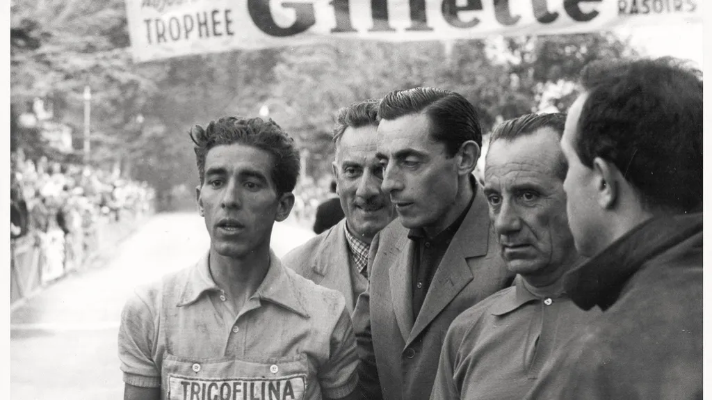 Federico Bahamontes si nechává radit od Fausta Coppiho