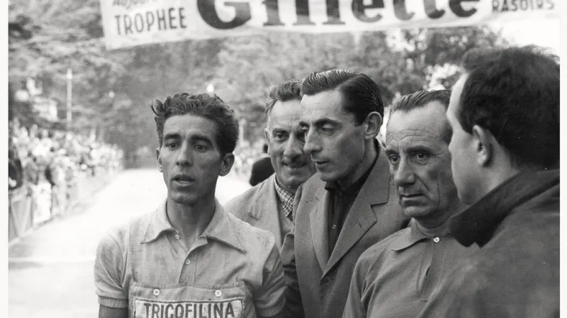 Federico Bahamontes si nechává radit od Fausta Coppiho