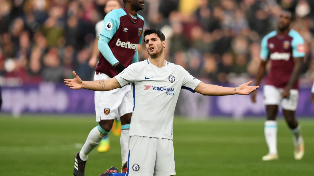Álvaro Morata z Chelsea v utkání s West Hamem