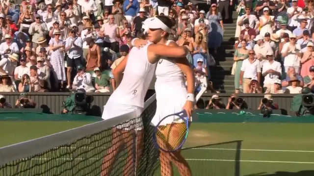 Do wimbledonského finále postoupily Anisimovová a Šwiateková