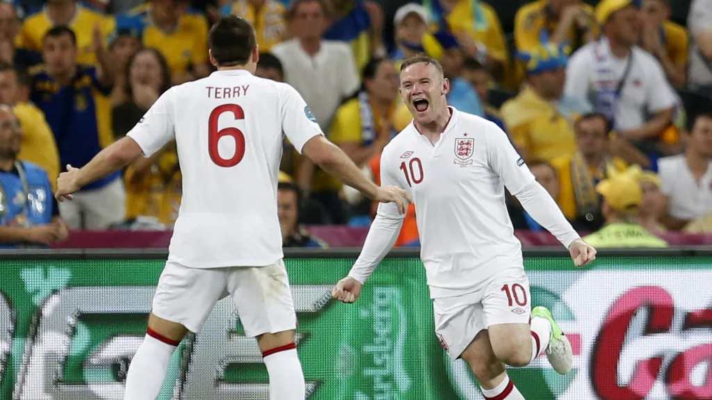 Rooney slaví vítězný gól proti Ukrajině