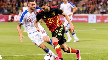 Ondřej Čelůstka (vlevo) v přátelském utkání proti Belgii