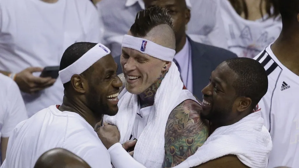 Hráči Miami slaví postup do finále NBA