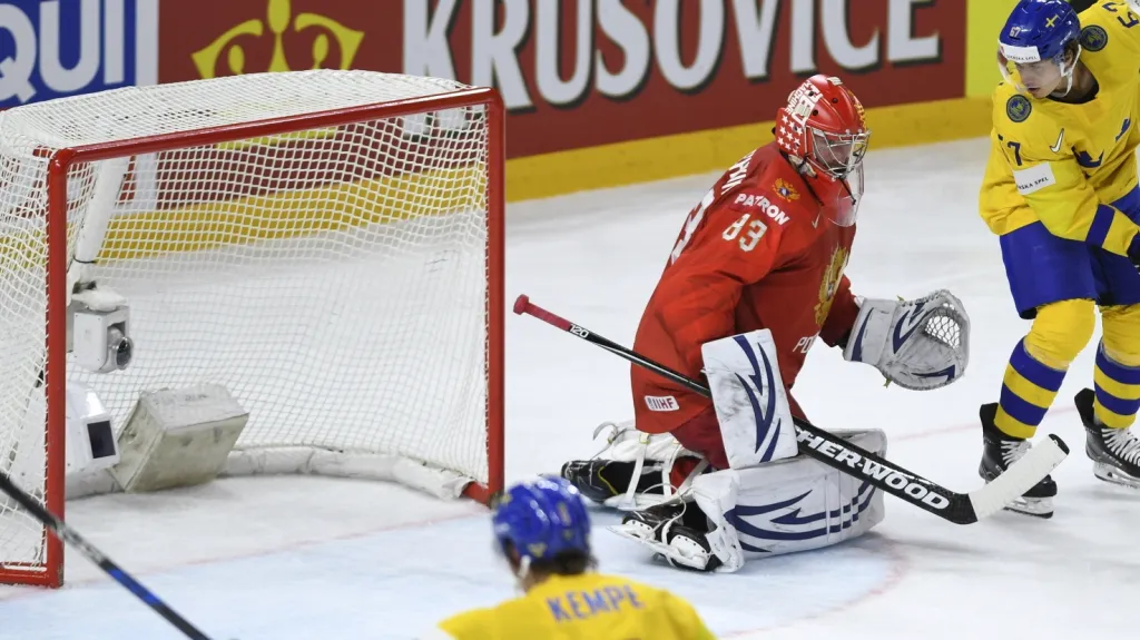 Vasilij Košečkin v ruské brance dostává gól