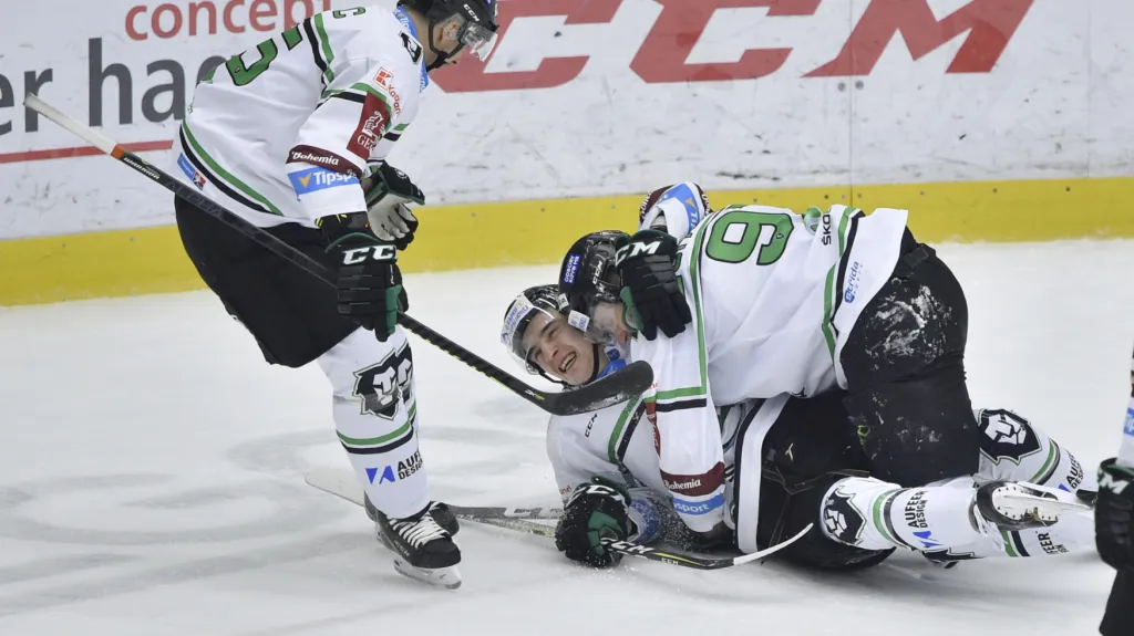 Radost hráčů Mladé Boleslavi po brance Šťastného