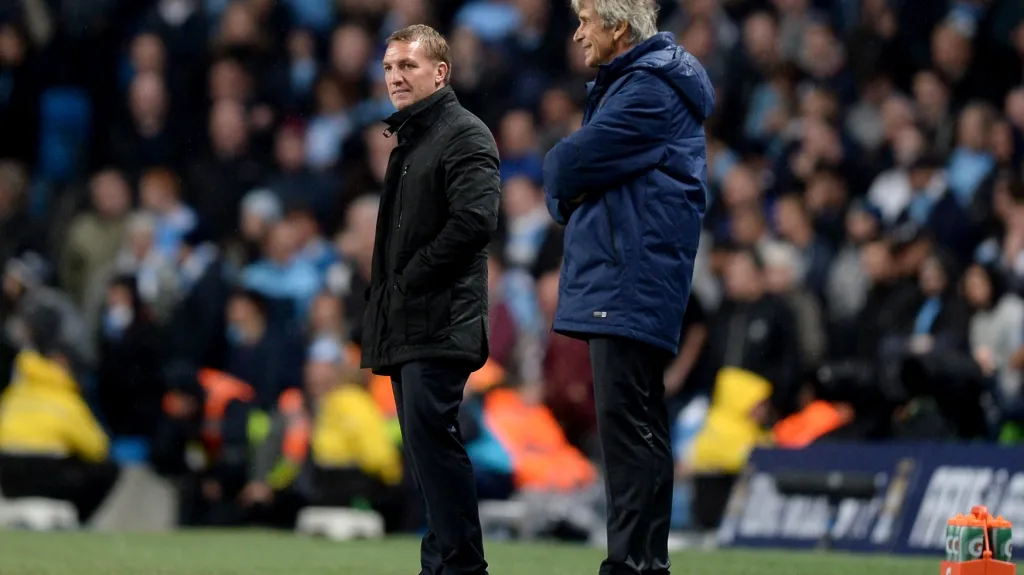 Manažer Manchesteru City Manuel Pellegrini (vpravo) a Liverpoolu Brendan Rodgers