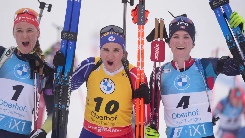 Trojice medailistek ze stíhačky MS v Oberhofu