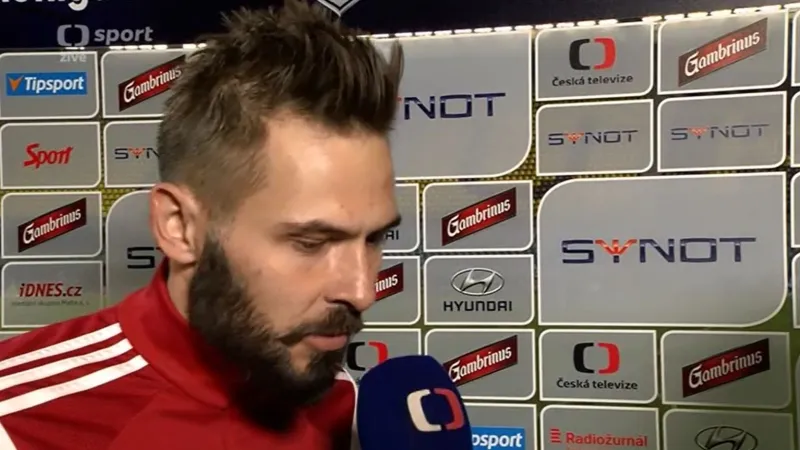 Rada: Myslel jsem, že je přerušená hra, Lafata do mě kopal