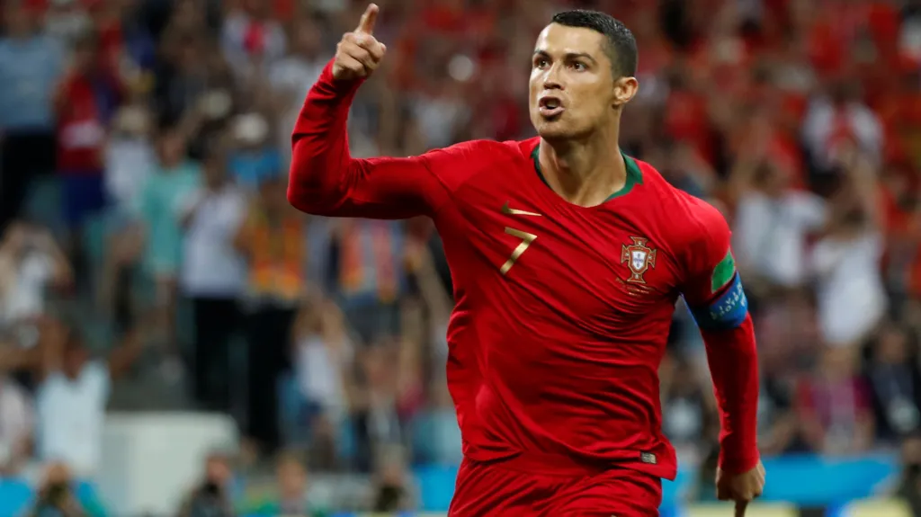 Cristiano Ronaldo slaví gól proti Španělsku