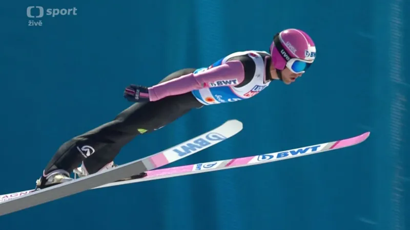 Skoky Čechů v kvalifikaci na závod na středním můstku