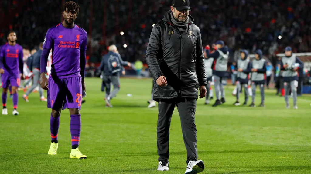 Kouč Liverpoolu Jürgen Klopp odchází ze hřiště po porážce v Bělehradě