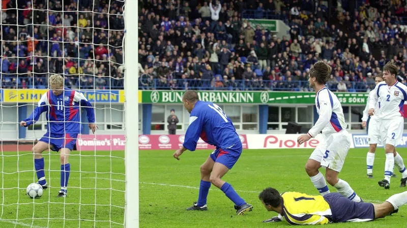 Češi inkasují gól na Islandu v roce 2001