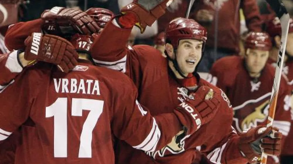 Radim Vrbata s hráči Phoenixu