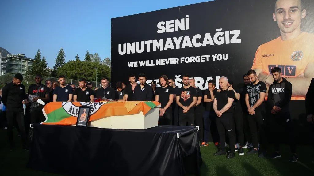 Hráči Alanyasporu se loučí s Josefem Šuralem