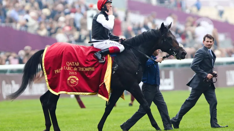 Frankie Dettori vyhrál začátkem října Cenu Vítězného oblouku v Paříži