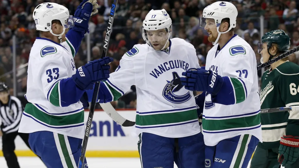 Radim Vrbata slaví branku s bratry Sedinovými