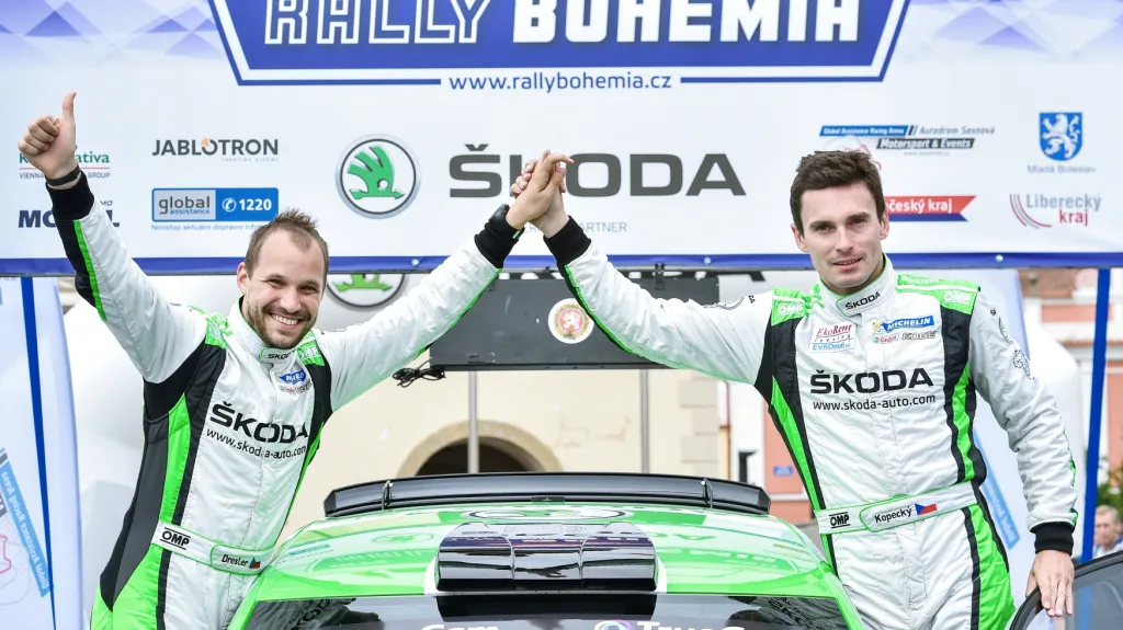 Jan Kopecký (vpravo) se spolujezdcem Pavlem Dreslerem