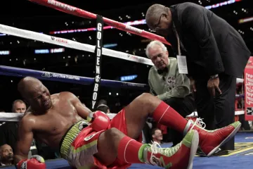 Boxer Bernard Hopkins po zranění nemohl v zápase pokračovat