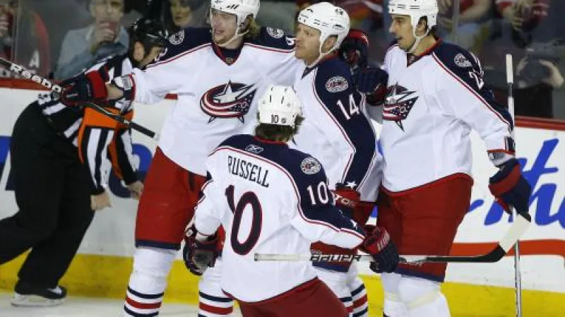 Jakub Voráček slaví jeden z gólu Columbusu