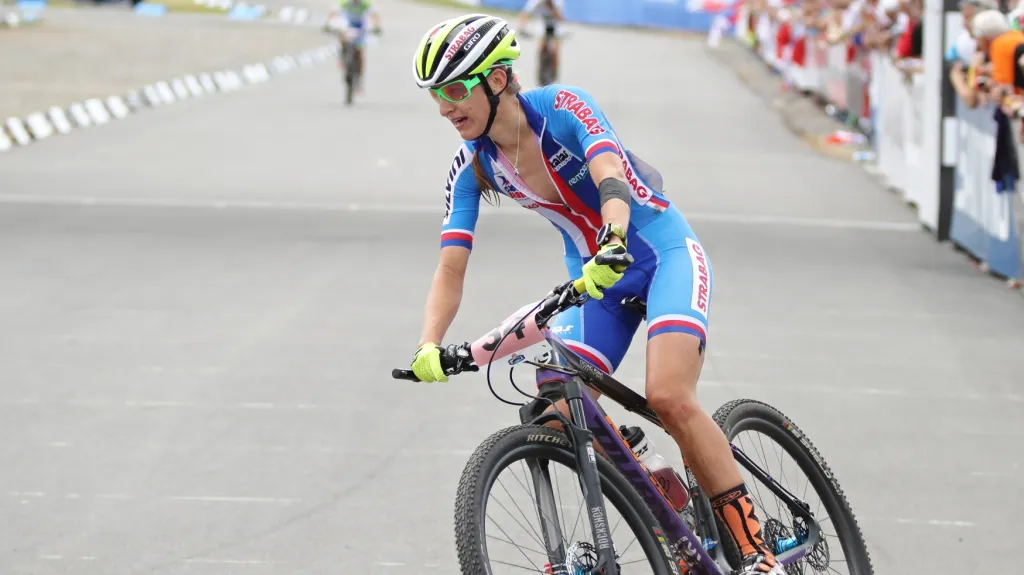 Karla Štěpánová při závodě v cross-country