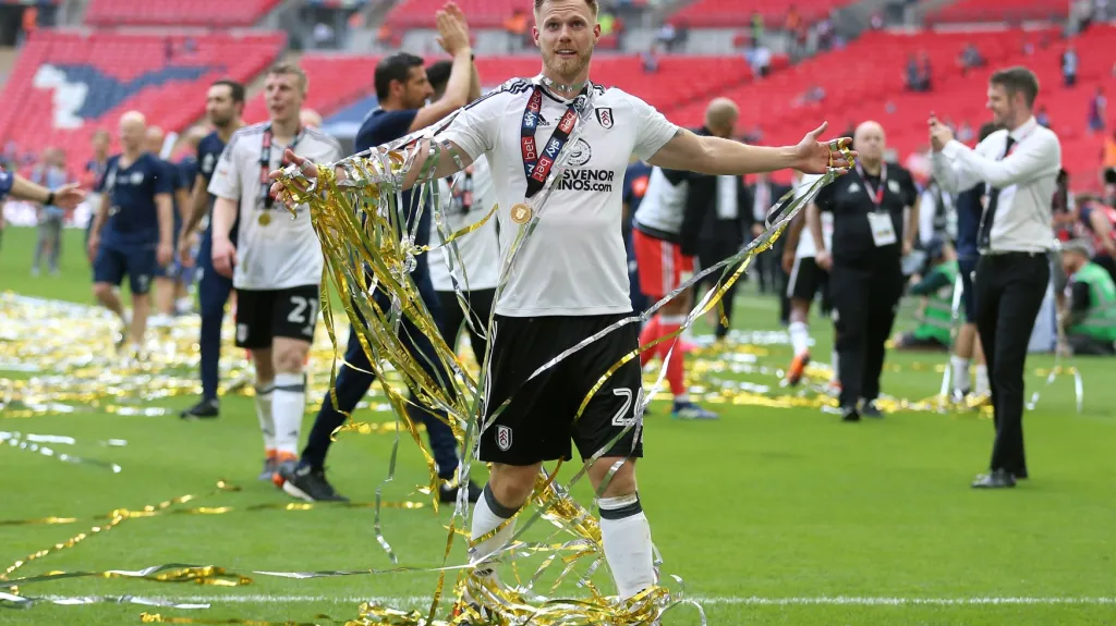 Tomáš Kalas se raduje z postupu Fulhamu do Premier League