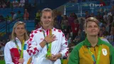 Medailový ceremoniál oštěpařek s bronzem pro Špotákovou