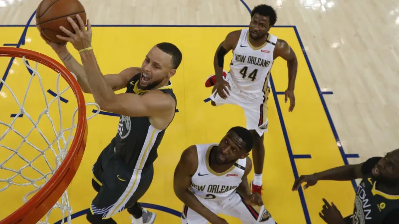 Stephen Curry v utkání s New Orleans