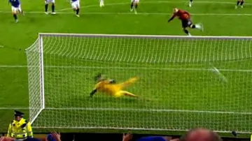 Rooney proměňuje penaltu