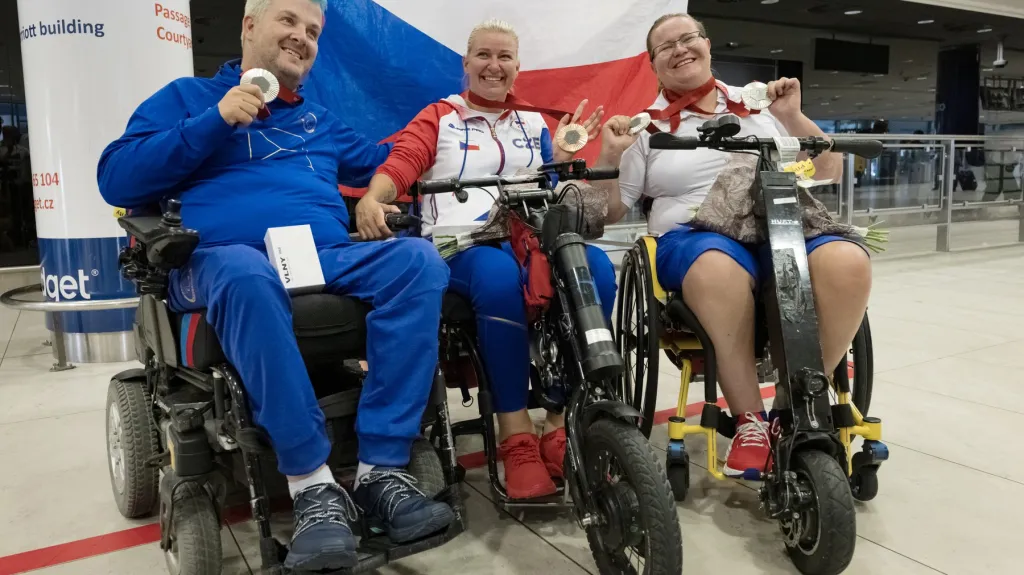 Čeští paralukostřelci po návratu z Paříže