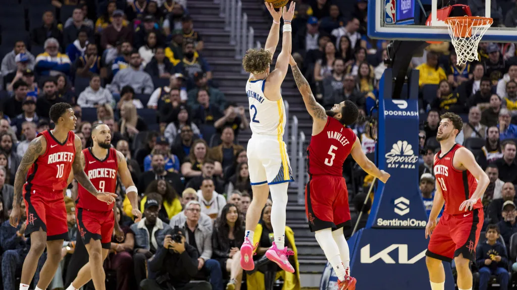 Warriors po pěti porážkách slavili výhru nad Houstonem