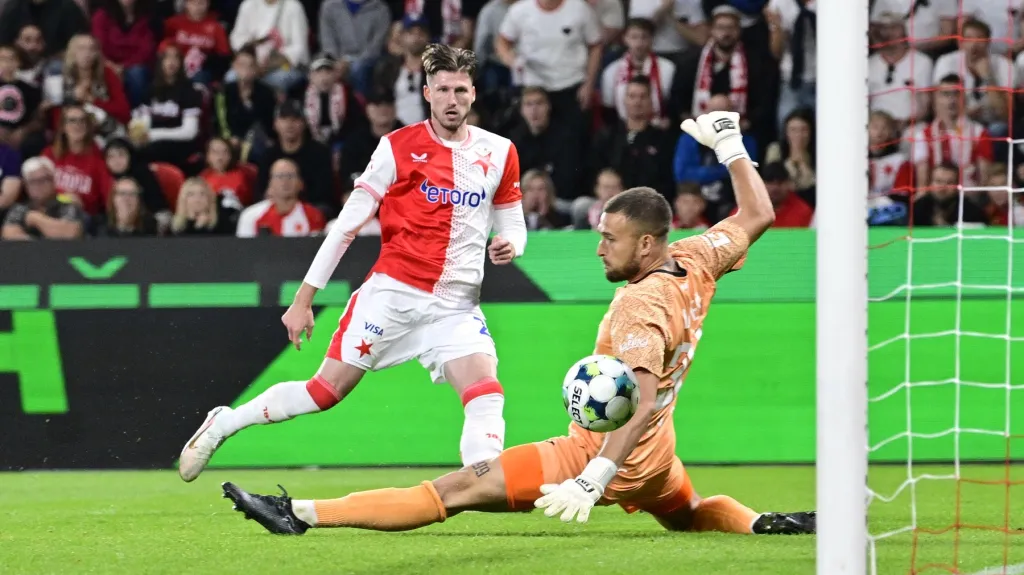 Lukáš Vorlický dává gól proti Karviné