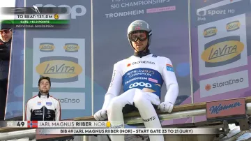 Skok Jarla Magnuse Riibera v závodě sdruženářů na velkém můstku na MS v Trondheimu