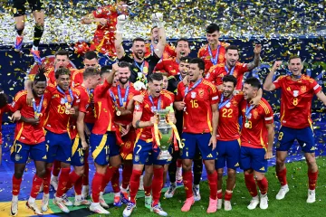 Fotbalisté Španělska se radují z vítězství na Euru