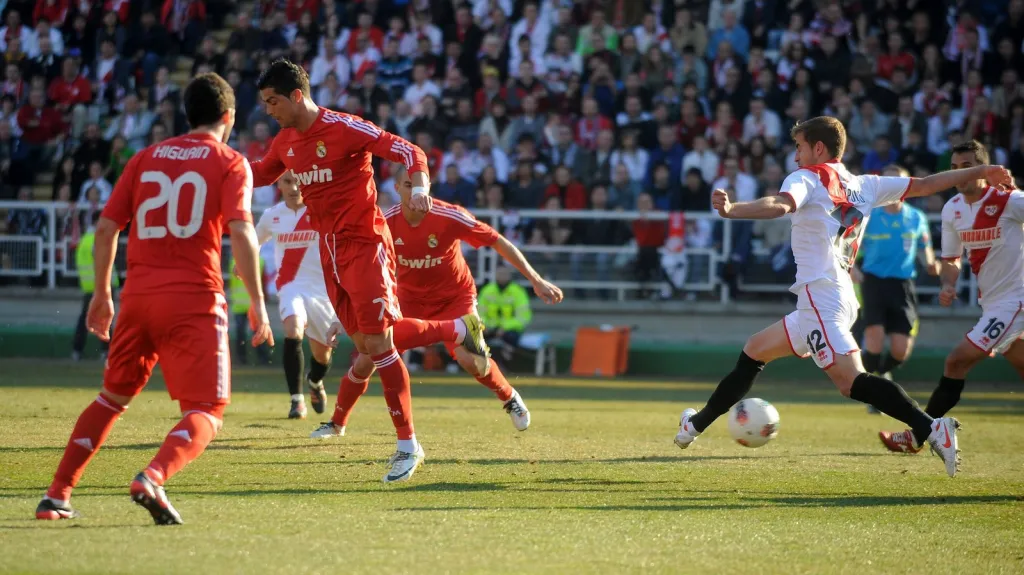 Ronaldo střílí gól patičkou