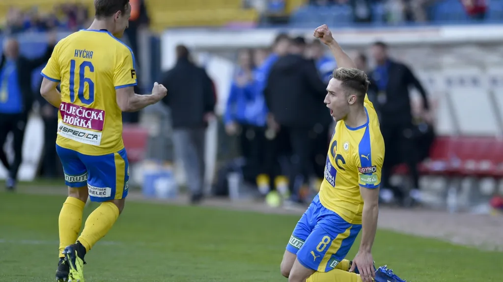 Jan Kuchta se raduje z branky