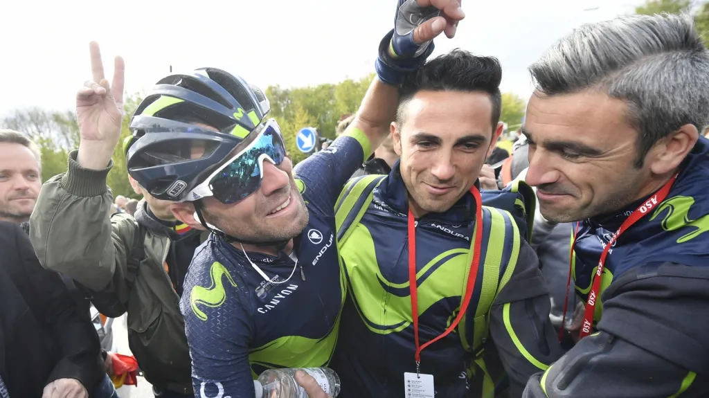 Alejandro Valverde slaví v cíli závodu Lutych-Bastogne-Lutych