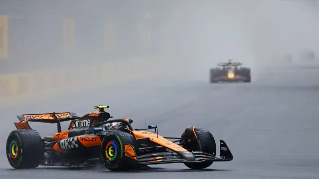 Chaotický sprint F1 v Miami vyhrál Norris, kvalifikaci Verstappen