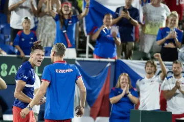 Čeští tenisté oslavují postup finálového turnaje Davis Cupu