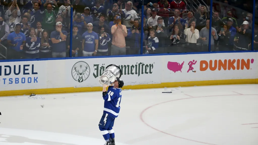 Ondřej Palát se Stanley Cupem