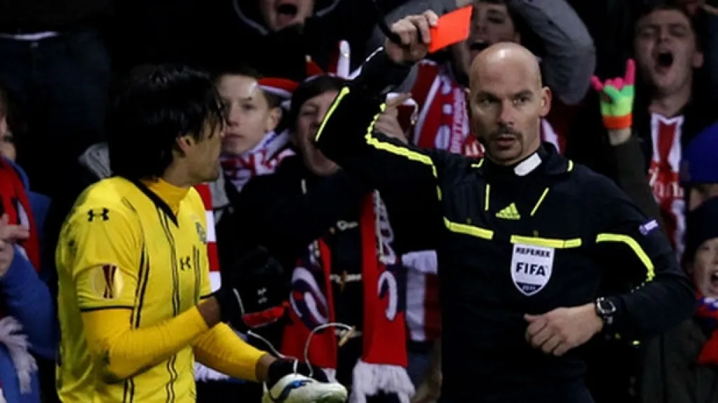 Vyloučený Yoav Ziv