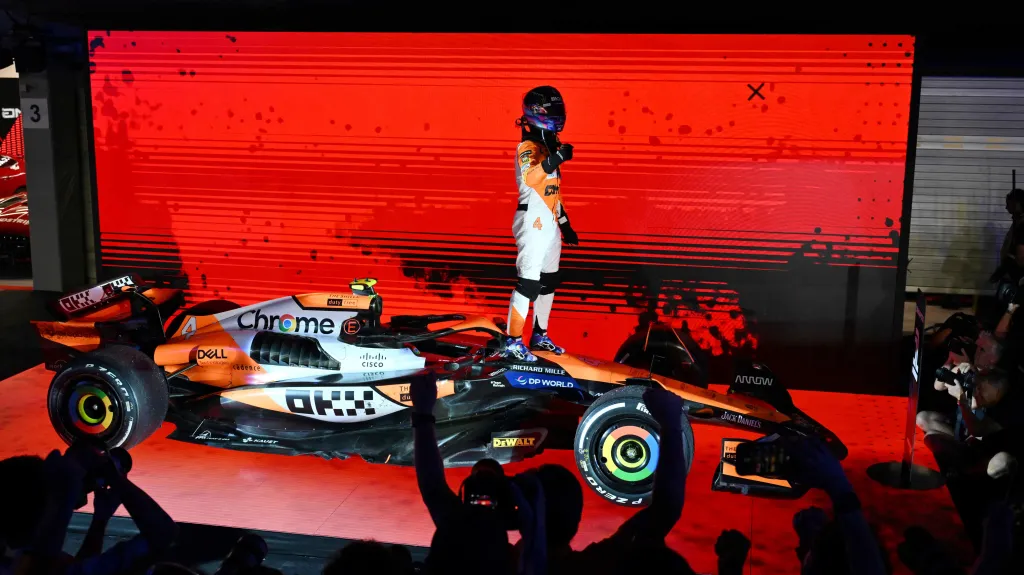 Lando Norris slaví vítězství v Singapuru