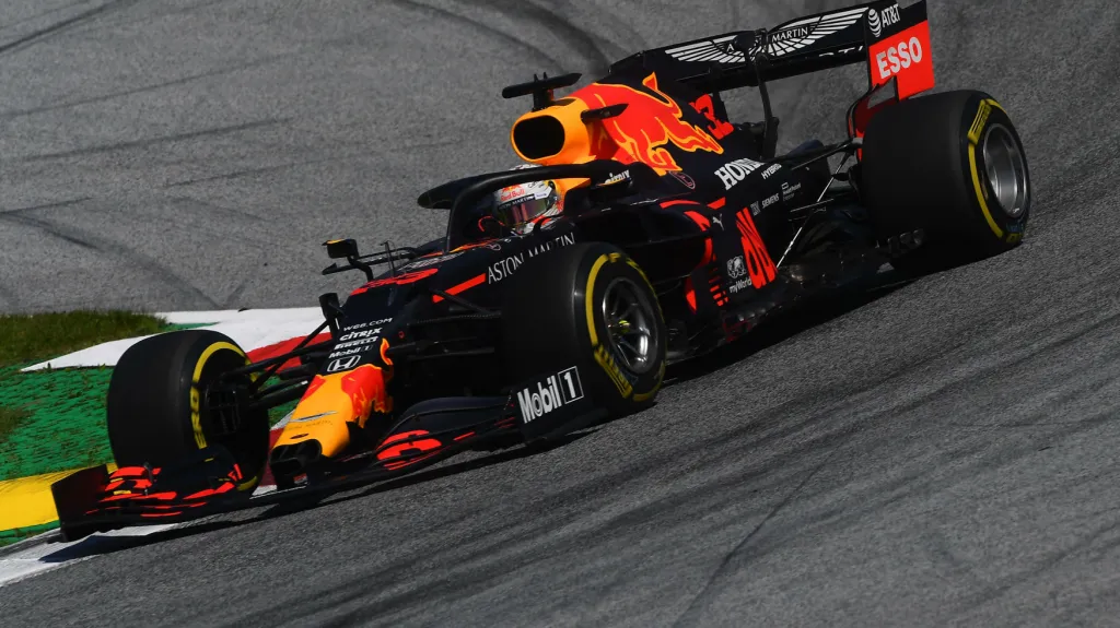 Pilot stáje Red Bull Max Verstappen na domácí trati