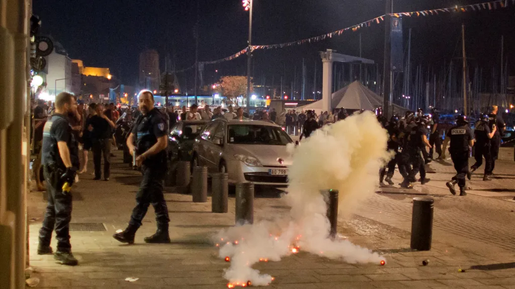 Potyčky fanoušků Anglie v Marseille